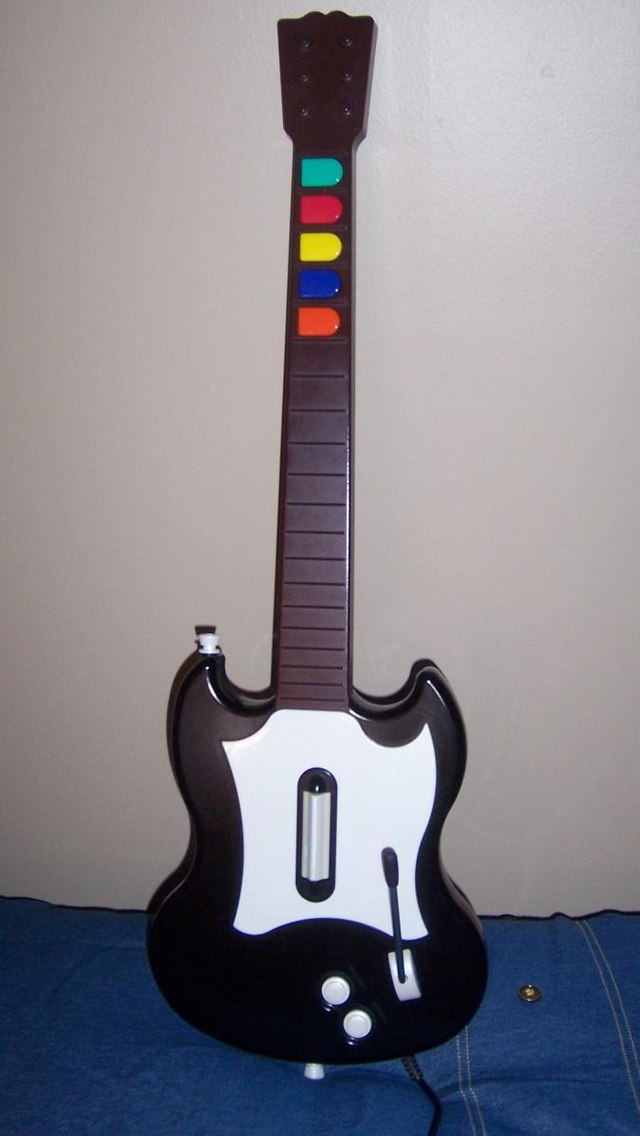 640px-Guitarhero-controller.jpg