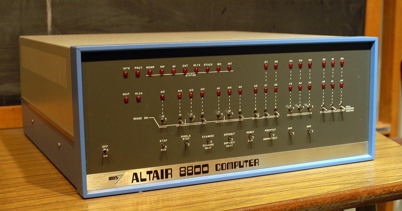 1280px-Altair_8800%2C_Smithsonian_Museum.jpg